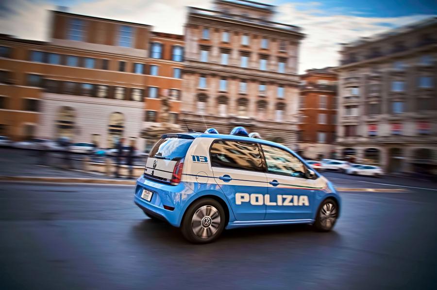 Volkswagen e-up! Polizia 2016 года  (фото 11 из 12)